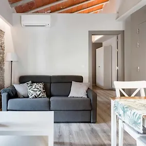 revitalized-downtown-apartment-in-historical-building.topcostabravahotels.com/